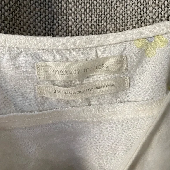 Urban Outfitters Daisy Ruffle Crop Top - Picture 5 of 5